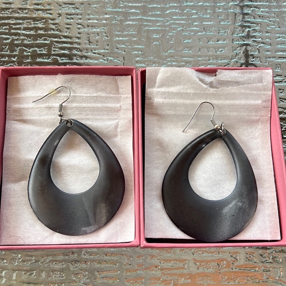 Grey lightweight earrings